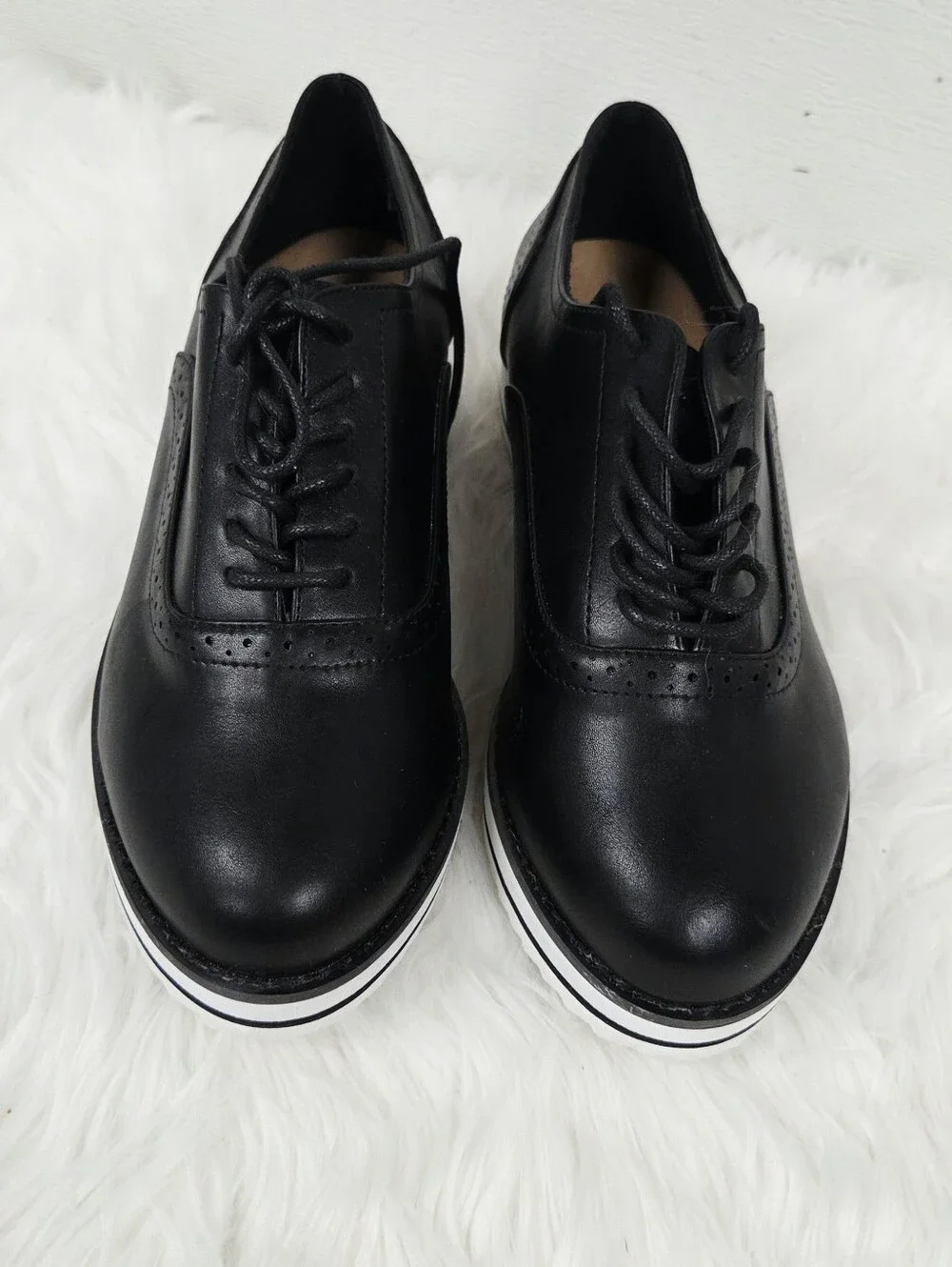 Torrid 8 extra wide Black Lace-Up Casual Oxfords